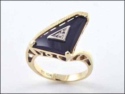 Onyx Ring in 10K Yellow Gold MAIN