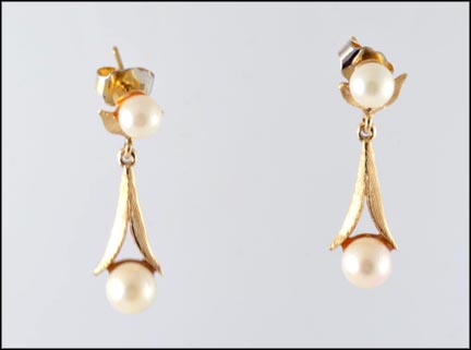 Pearl Dangle Earrings in Yellow Gold MAIN