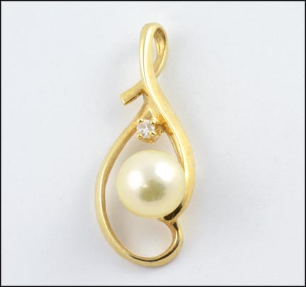Freeform Pearl Pendant in 14K Yellow Gold MAIN
