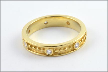 Diamond Band in Yellow Gold MAIN