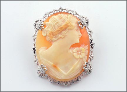 Vintage 1925 Cameo Pin in White Gold MAIN