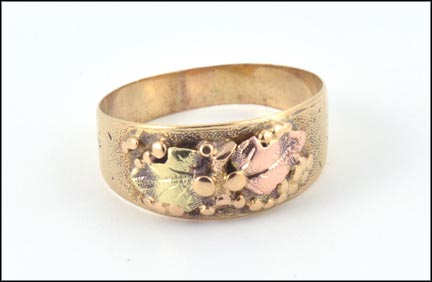 Vintage Black Hills Gold Band in Yellow Gold MAIN