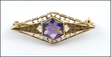Vintage 1900-1910 Amethyst Bar Pin in 10K Yellow Gold MAIN