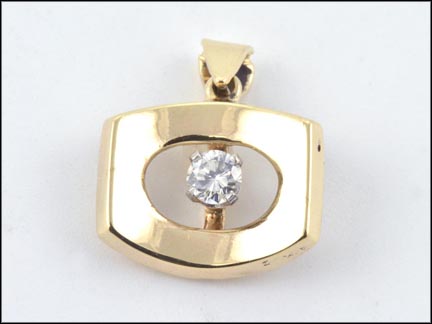 Diamond Pendant in Yellow Gold MAIN