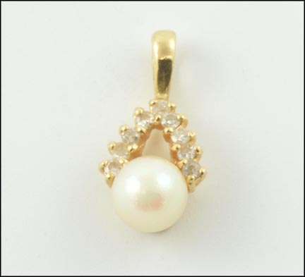 Pearl Pendant in 14K Yellow Gold LARGE