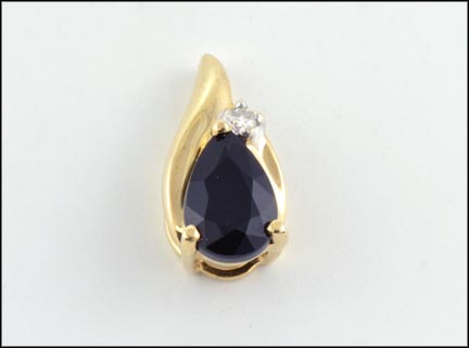 Onyx Pendant in 14K Yellow Gold MAIN