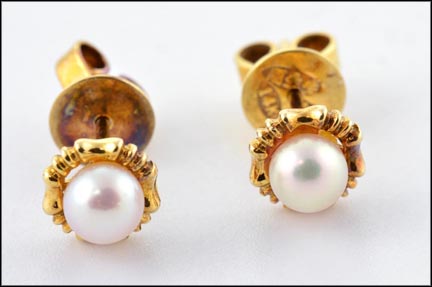 Pearl Stud Earrings in Yellow Gold MAIN