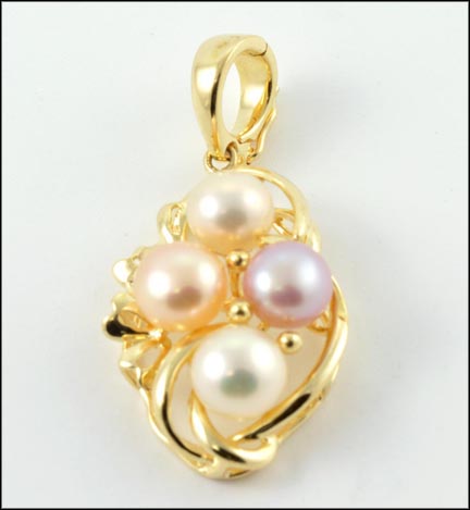 Pearl Cluster Pendant in 14K Yellow Gold MAIN