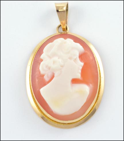 Cameo Pendant in 14K Yellow Gold MAIN