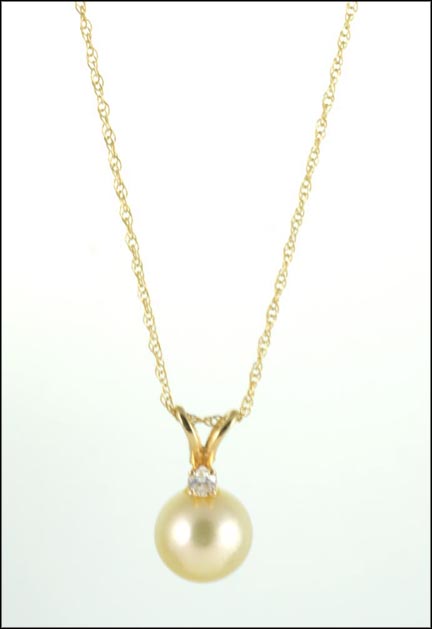 Pearl Necklace in 14K Yellow Gold MAIN