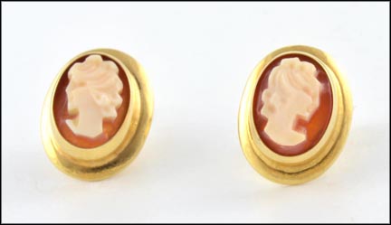 Cameo Stud Earrings in Yellow Gold MAIN