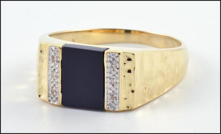 Onyx Men's Ring in 14K Yellow Gold MAIN