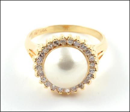 Mabe' Pearl and Diamond Ring in 14k Yellow Gold MAIN