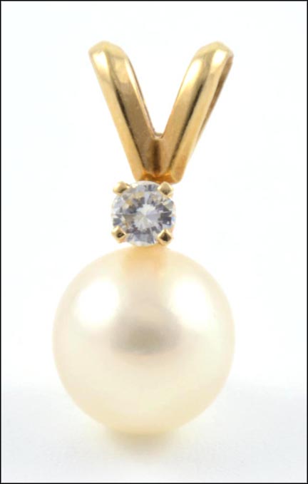 Pearl Pendant in 14K Yellow Gold MAIN