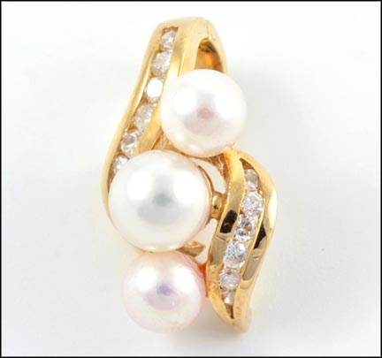 Pearl Pendant in 14K Yellow Gold MAIN