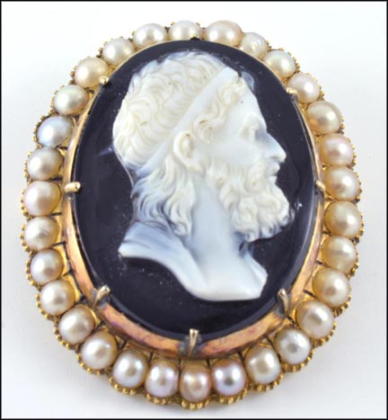 Stone Cameo and Natural Pearl Pin or Pendant in Yellow Gold MAIN