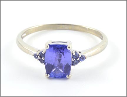 Iolite Ring in White Gold MAIN