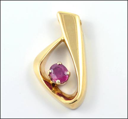 Ruby Pendant in Yellow Gold MAIN