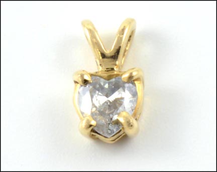 Diamond Heart Pendant in Yellow Gold MAIN