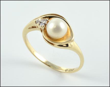 Pearl Ring in 10K Yellow Gold MAIN