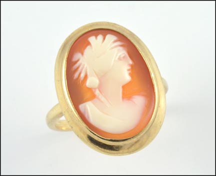 Cameo Ring, 1950's in Yellow Gold LARGE