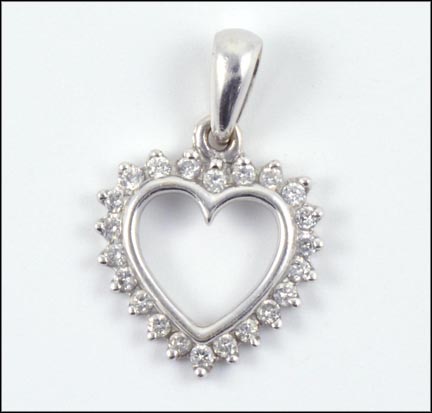 Diamond Heart Pendant in White Gold MAIN