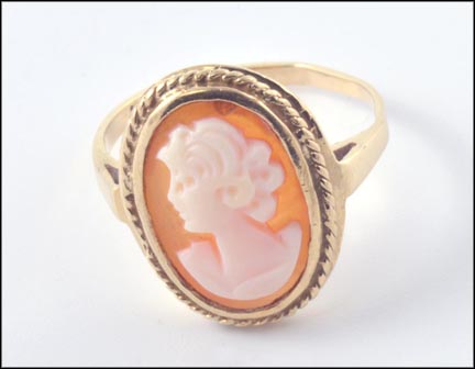 Cameo Ring in 10K Yellow Gold LARGE