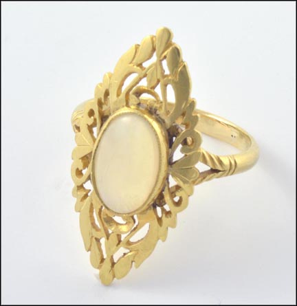 Opal Ring in Yellow Gold LARGE
