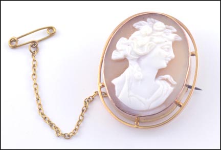 Shell Cameo Pin, 1895 in 9K Yellow Gold LARGE