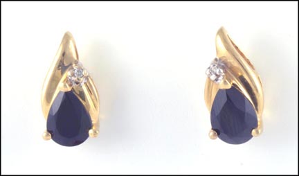 Onyx Earrings in 14K Yellow Gold MAIN