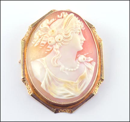 Cameo Pin or Pendant, 1935 in 10K Yellow Gold LARGE