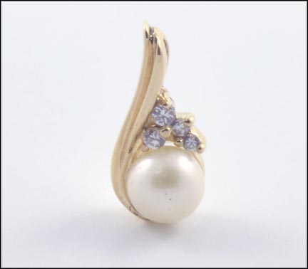 Pearl Pendant in 10K Yellow Gold LARGE