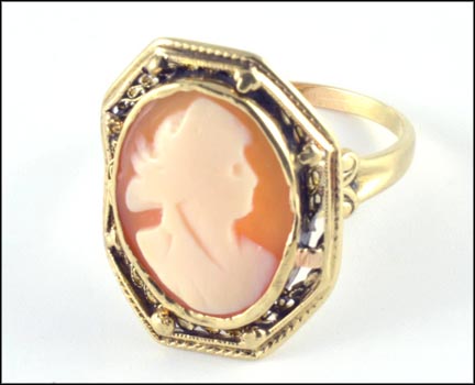 Vintage Cameo Ring, 1930's in 10K Yellow Gold MAIN