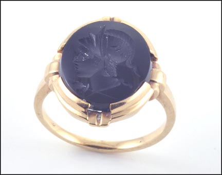 Onyx Intaglio Ring in Yellow Gold MAIN