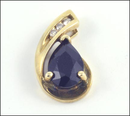 Onyx Pendant in 10K Yellow Gold MAIN