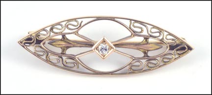Vintage Pin in Yellow Gold LARGE