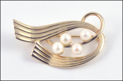 Pearl Pin, signed VanDell in 14K Yellow Gold LARGE