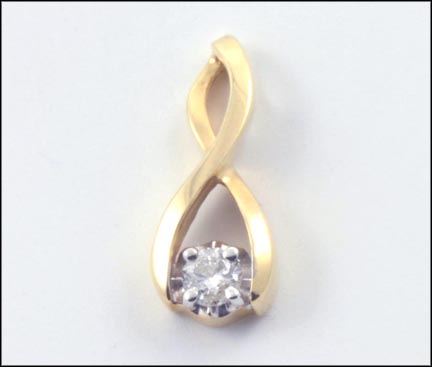 Diamond Pendant in 14K Yellow Gold MAIN