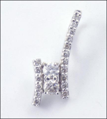 Diamond Pendant in White Gold MAIN