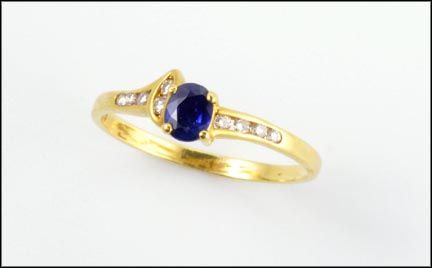 Sapphire and Diamond Ring in 18K Yellow Gold LARGE