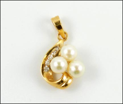 Pearl and Diamond Pendant in 14K Yellow Gold LARGE
