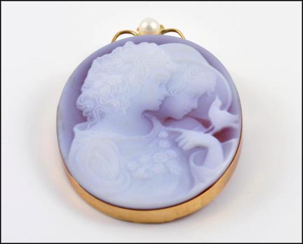 Agate Cameo Brooch or Pendant in 14K Yellow Gold MAIN