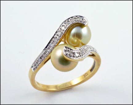 Pistachio Pearl Ring in 10K Yellow Gold LARGE