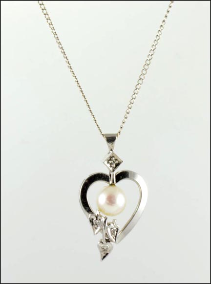 Heart Necklace with Pearl in 14K White Gold LARGE