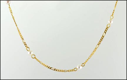 Pearl Station Necklace in 18K Yellow Gold MAIN