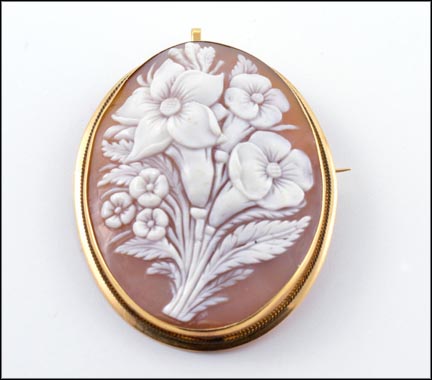 Floral Design Cameo Brooch or Pendant in 18K Yellow Gold LARGE