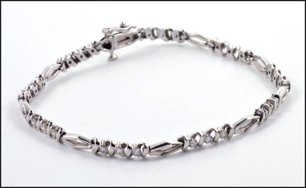 Ladies Diamond Bracelet in 14K White Gold LARGE