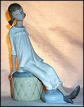Girl With Mother's Shoe, Lladro Figurine  #1084 MAIN