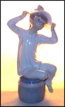 Girl With Bonnett, Lladro Figurine  #1147 MAIN