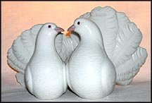 Kissing Doves, Lladro Figurine  #1169 MAIN